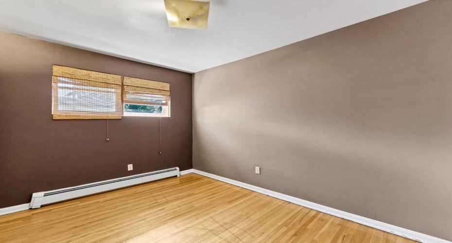 129 7 Street, Medicine Hat, Alberta T1A1J4, 5 Bedroom Bedrooms, 0 ,2 BathroomBathrooms,Residential,For Sale,7,0,A2326451