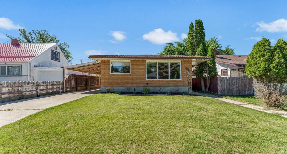 129 7 Street, Medicine Hat, Alberta T1A1J4, 5 Bedroom Bedrooms, 0 ,2 BathroomBathrooms,Residential,For Sale,7,0,A2326451