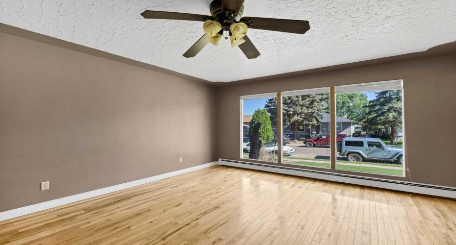 129 7 Street, Medicine Hat, Alberta T1A1J4, 5 Bedroom Bedrooms, 0 ,2 BathroomBathrooms,Residential,For Sale,7,0,A2326451