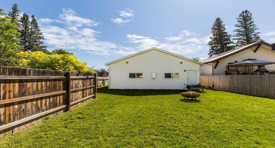 116 1 Street, Magrath, Alberta T0K 1J0, 3 Bedroom Bedrooms, 0 ,2 BathroomBathrooms,Residential,For Sale,1,0,A2326521