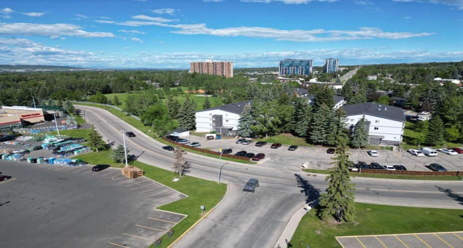 Green spaces around 5601 Dalton Drive