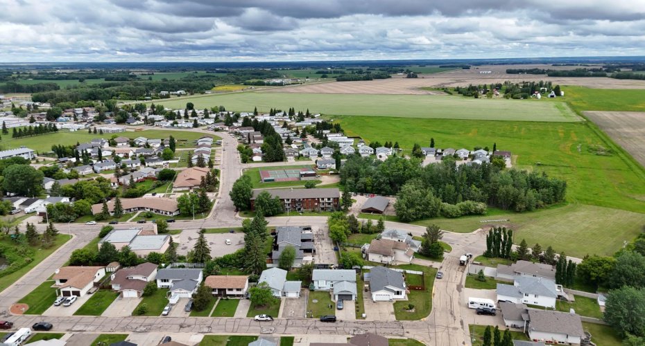 4404 54A Avenue, High Prairie, Alberta T0G 1E0, 5 Bedroom Bedrooms, 0 ,3 BathroomBathrooms,Residential,For Sale,54A Avenue,0,A2326562