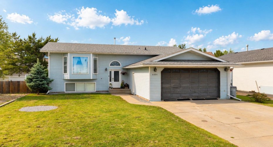 4404 54A Avenue, High Prairie, Alberta T0G 1E0, 5 Bedroom Bedrooms, 0 ,3 BathroomBathrooms,Residential,For Sale,54A Avenue,0,A2326562