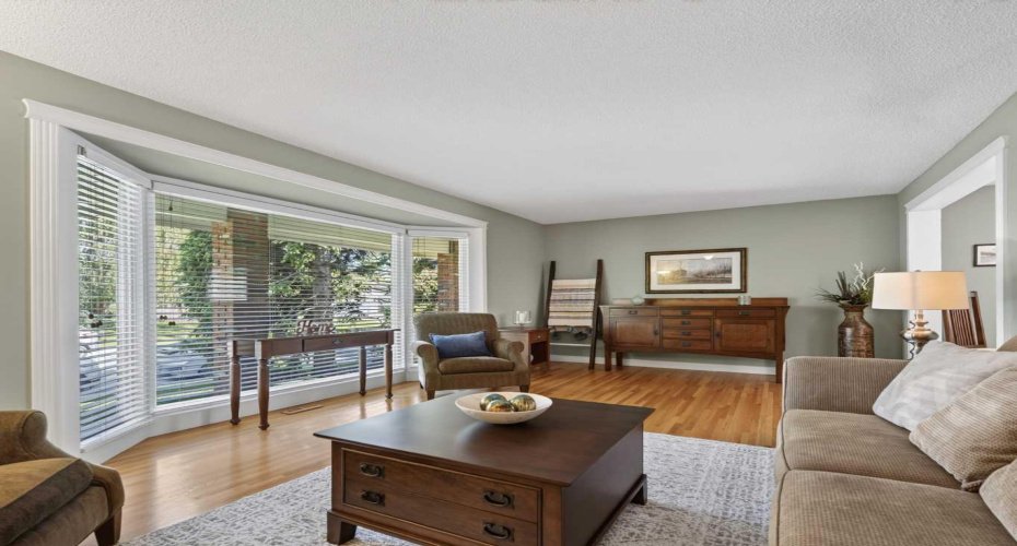 10723 Maplebend Drive, Calgary, Alberta T2J 1X3, 3 Bedroom Bedrooms, 0 ,3 BathroomBathrooms,Residential,For Sale,Maplebend,0,A2325046