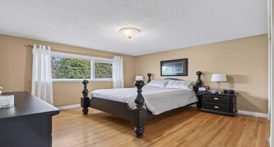 10723 Maplebend Drive, Calgary, Alberta T2J 1X3, 3 Bedroom Bedrooms, 0 ,3 BathroomBathrooms,Residential,For Sale,Maplebend,0,A2325046
