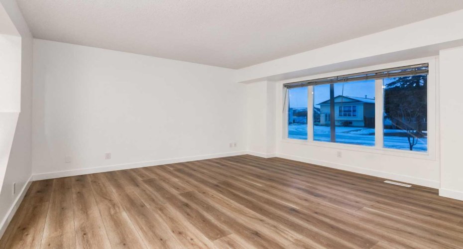 Living room - Upgraded flooring