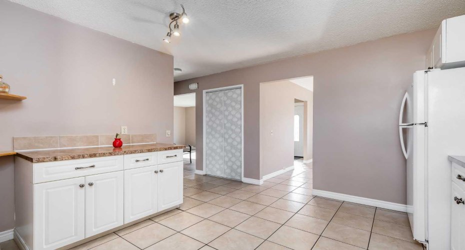 248 Huntcroft Road, Calgary, Alberta T2K 4E2, 4 Bedroom Bedrooms, 0 ,2 BathroomBathrooms,Residential,For Sale,Huntcroft,0,A2327194