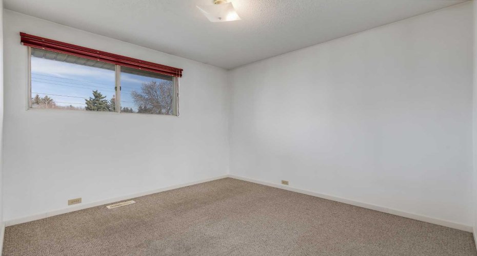 248 Huntcroft Road, Calgary, Alberta T2K 4E2, 4 Bedroom Bedrooms, 0 ,2 BathroomBathrooms,Residential,For Sale,Huntcroft,0,A2327194