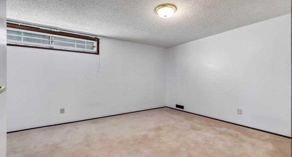 248 Huntcroft Road, Calgary, Alberta T2K 4E2, 4 Bedroom Bedrooms, 0 ,2 BathroomBathrooms,Residential,For Sale,Huntcroft,0,A2327194