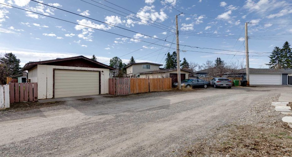 248 Huntcroft Road, Calgary, Alberta T2K 4E2, 4 Bedroom Bedrooms, 0 ,2 BathroomBathrooms,Residential,For Sale,Huntcroft,0,A2327194
