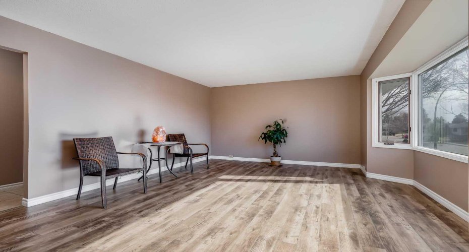 248 Huntcroft Road, Calgary, Alberta T2K 4E2, 4 Bedroom Bedrooms, 0 ,2 BathroomBathrooms,Residential,For Sale,Huntcroft,0,A2327194