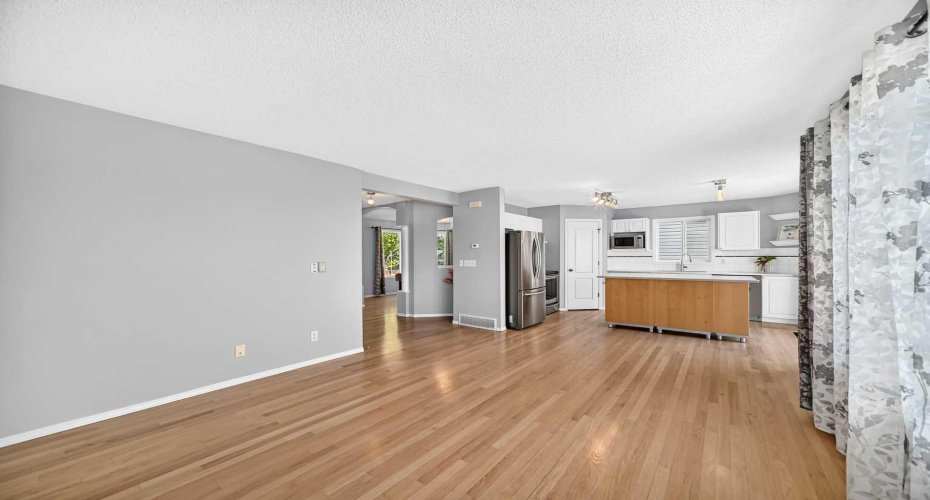 65 Tuscarora Place, Calgary, Alberta T3L2G1, 3 Bedroom Bedrooms, 0 ,4 BathroomBathrooms,Residential,For Sale,Tuscarora,0,A2327196