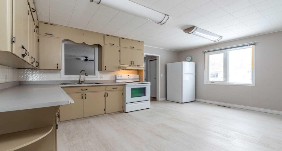 1st Street West, Lashburn, Saskatchewan S0M 1H0, 4 Bedroom Bedrooms, 0 ,2 BathroomBathrooms,Residential,For Sale,West,0,A2297576