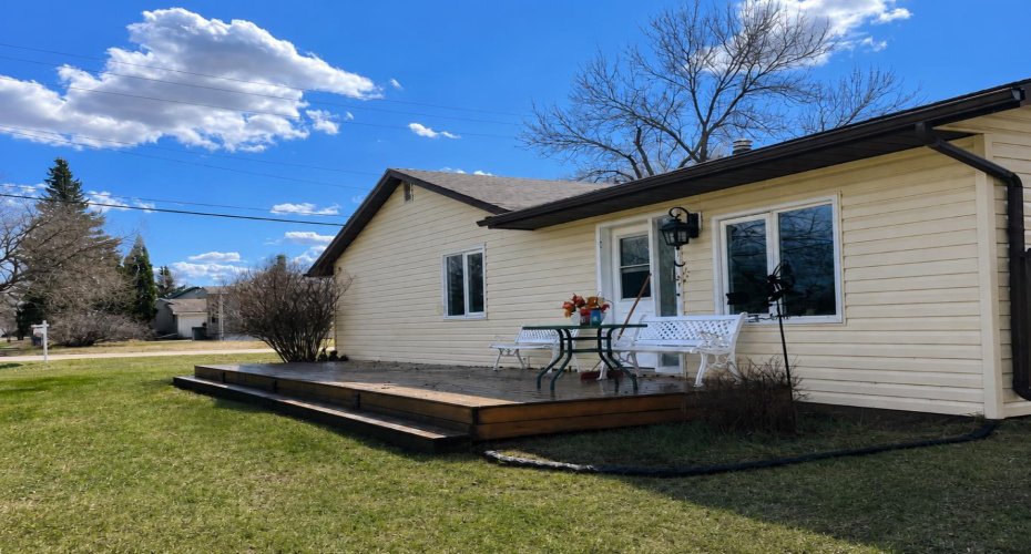 1st Street West, Lashburn, Saskatchewan S0M 1H0, 4 Bedroom Bedrooms, 0 ,2 BathroomBathrooms,Residential,For Sale,West,0,A2297576