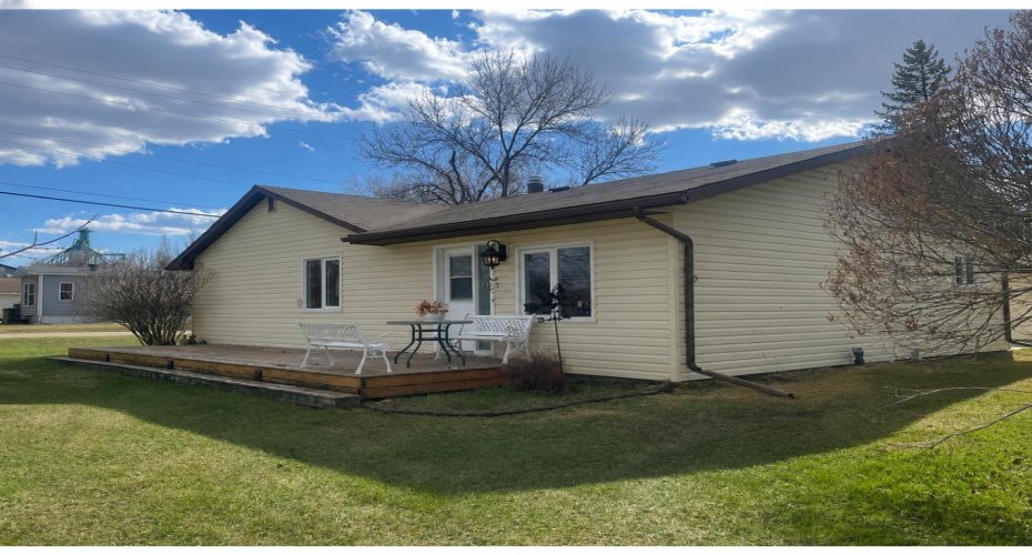1st Street West, Lashburn, Saskatchewan S0M 1H0, 4 Bedroom Bedrooms, 0 ,2 BathroomBathrooms,Residential,For Sale,West,0,A2297576