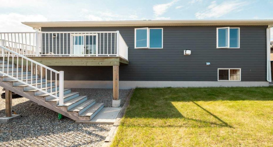 757 28 Street, Fort Macleod, Alberta T0L0Z0, 4 Bedroom Bedrooms, 0 ,3 BathroomBathrooms,Residential,For Sale,28,0,A2315404