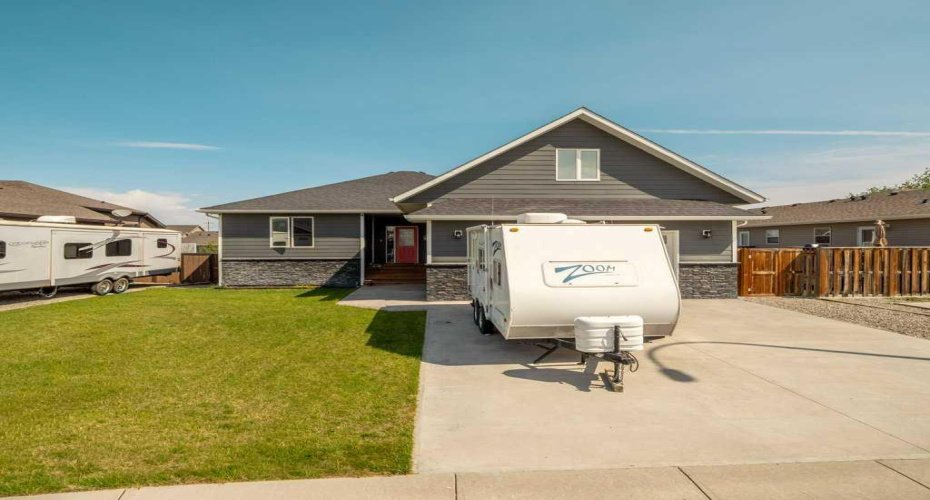 757 28 Street, Fort Macleod, Alberta T0L0Z0, 4 Bedroom Bedrooms, 0 ,3 BathroomBathrooms,Residential,For Sale,28,0,A2315404