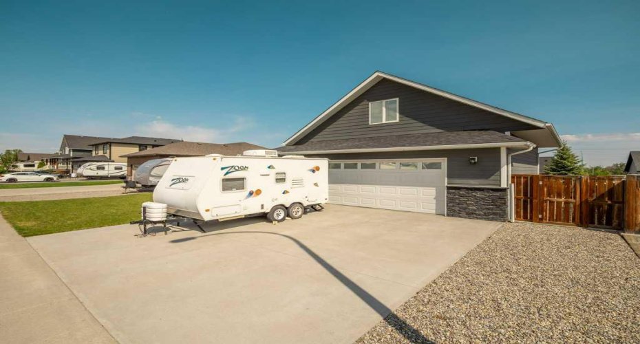 757 28 Street, Fort Macleod, Alberta T0L0Z0, 4 Bedroom Bedrooms, 0 ,3 BathroomBathrooms,Residential,For Sale,28,0,A2315404