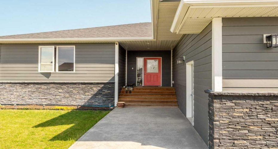 757 28 Street, Fort Macleod, Alberta T0L0Z0, 4 Bedroom Bedrooms, 0 ,3 BathroomBathrooms,Residential,For Sale,28,0,A2315404