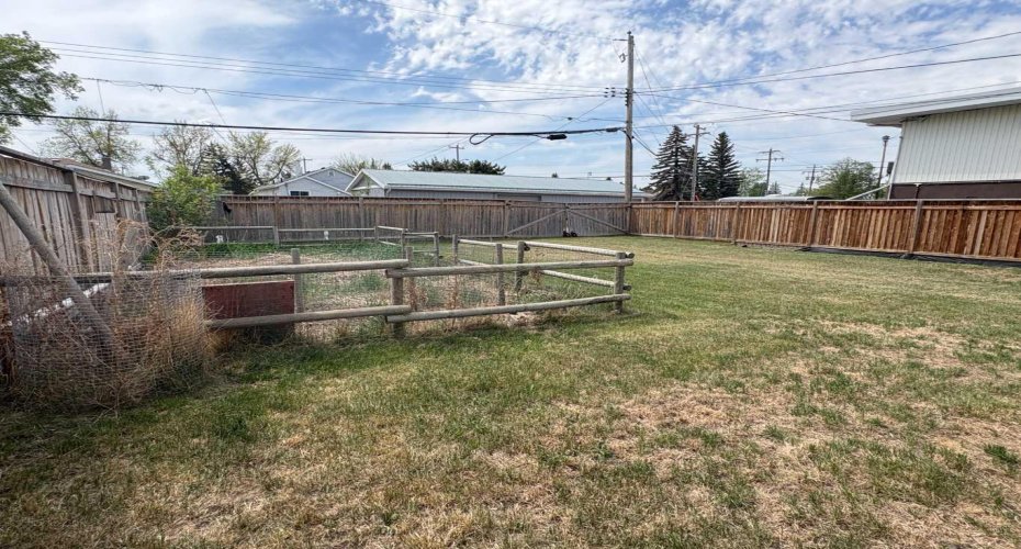 5129 48 Avenue, Ponoka, Alberta T4J 1J2, 3 Bedroom Bedrooms, 0 ,2 BathroomBathrooms,Residential,For Sale,48,0,A2315519