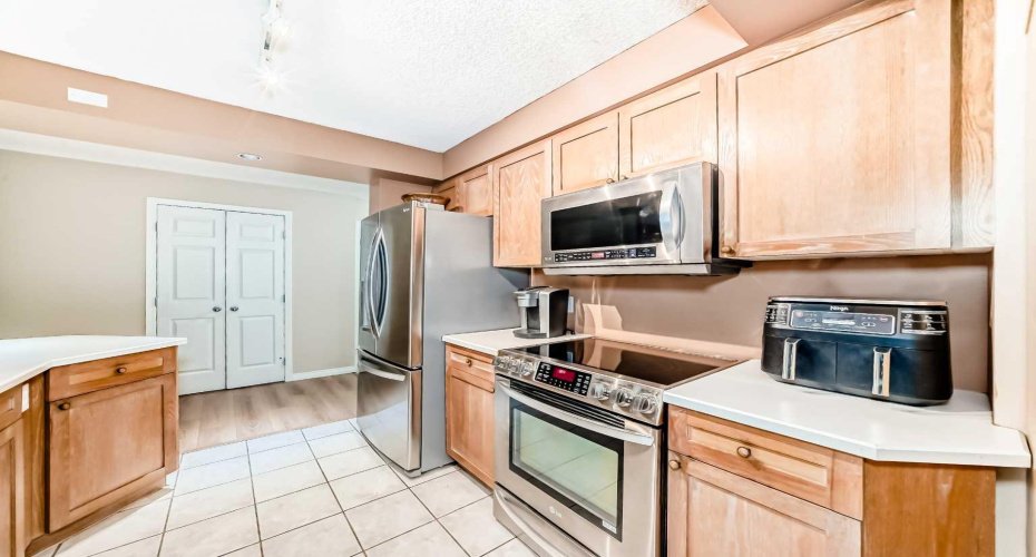 659 4 Avenue, Calgary, Alberta T2E 0J9, 2 Bedroom Bedrooms, 0 ,1 BathroomBathrooms,Residential,For Sale,4,0,A2318078