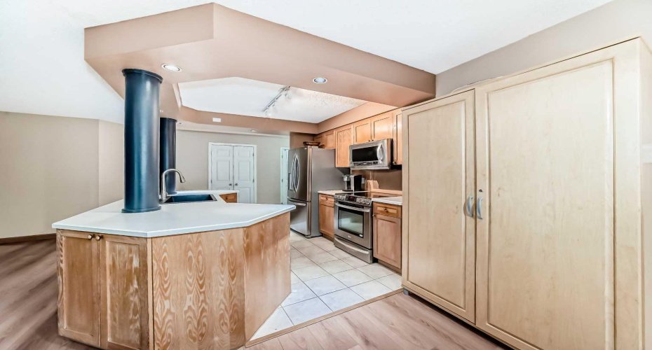 659 4 Avenue, Calgary, Alberta T2E 0J9, 2 Bedroom Bedrooms, 0 ,1 BathroomBathrooms,Residential,For Sale,4,0,A2318078