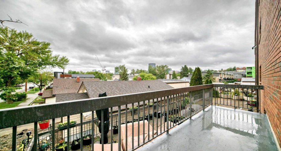 659 4 Avenue, Calgary, Alberta T2E 0J9, 2 Bedroom Bedrooms, 0 ,1 BathroomBathrooms,Residential,For Sale,4,0,A2318078