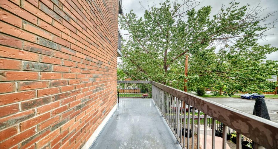 659 4 Avenue, Calgary, Alberta T2E 0J9, 2 Bedroom Bedrooms, 0 ,1 BathroomBathrooms,Residential,For Sale,4,0,A2318078
