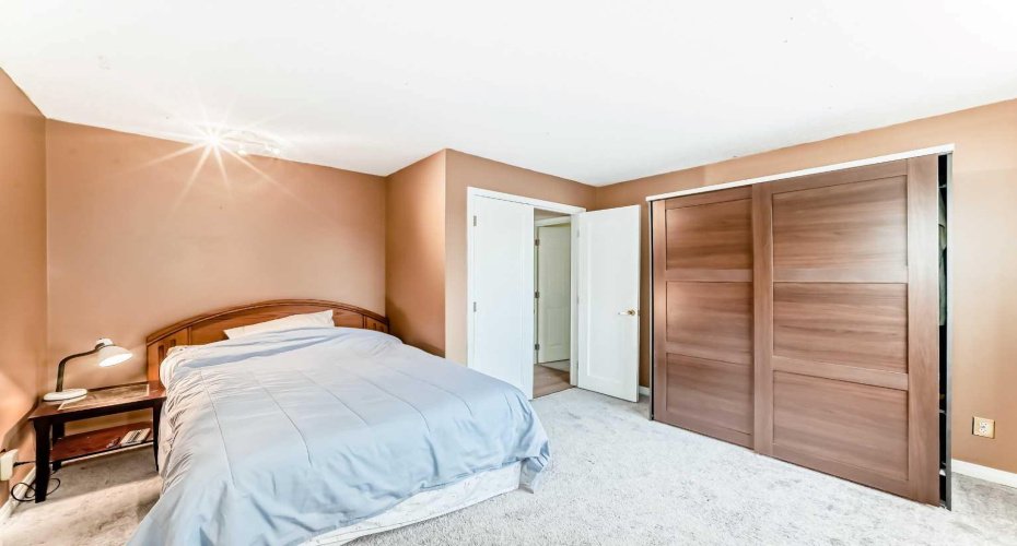 659 4 Avenue, Calgary, Alberta T2E 0J9, 2 Bedroom Bedrooms, 0 ,1 BathroomBathrooms,Residential,For Sale,4,0,A2318078