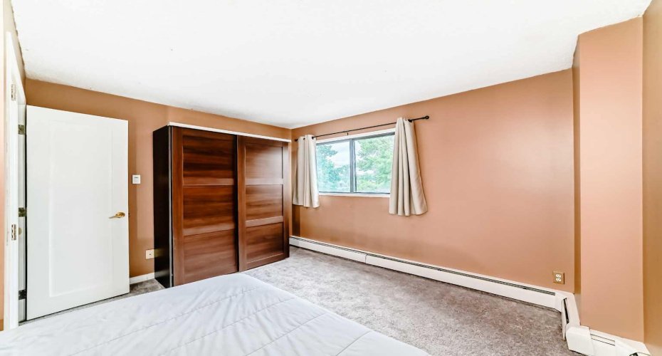 659 4 Avenue, Calgary, Alberta T2E 0J9, 2 Bedroom Bedrooms, 0 ,1 BathroomBathrooms,Residential,For Sale,4,0,A2318078