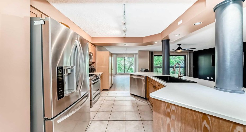 659 4 Avenue, Calgary, Alberta T2E 0J9, 2 Bedroom Bedrooms, 0 ,1 BathroomBathrooms,Residential,For Sale,4,0,A2318078
