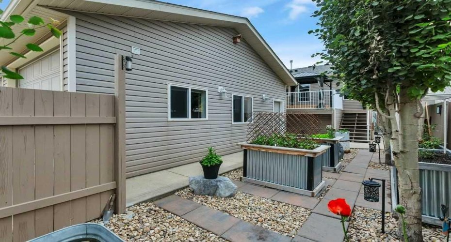 52 Irving Crescent, Red Deer, Alberta T4R 3R9, 4 Bedroom Bedrooms, 0 ,3 BathroomBathrooms,Residential,For Sale,Irving,0,A2326981