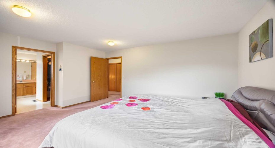 107 Hampshire Close, Calgary, Alberta T3A 4X9, 5 Bedroom Bedrooms, 0 ,4 BathroomBathrooms,Residential,For Sale,Hampshire,0,A2327029