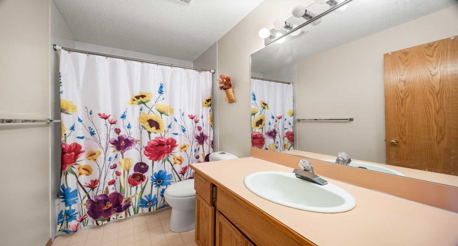 107 Hampshire Close, Calgary, Alberta T3A 4X9, 5 Bedroom Bedrooms, 0 ,4 BathroomBathrooms,Residential,For Sale,Hampshire,0,A2327029