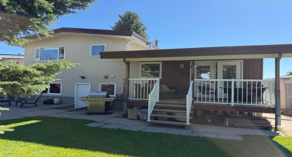 2220 42 Street, Lethbridge, Alberta T1K 4Y8, 4 Bedroom Bedrooms, 0 ,3 BathroomBathrooms,Residential,For Sale,42,0,A2327108