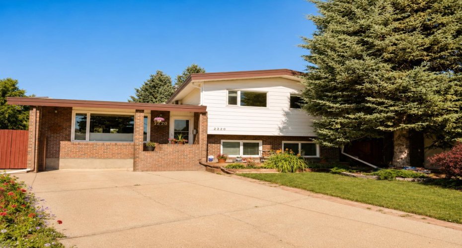 2220 42 Street, Lethbridge, Alberta T1K 4Y8, 4 Bedroom Bedrooms, 0 ,3 BathroomBathrooms,Residential,For Sale,42,0,A2327108