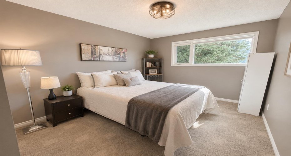2220 42 Street, Lethbridge, Alberta T1K 4Y8, 4 Bedroom Bedrooms, 0 ,3 BathroomBathrooms,Residential,For Sale,42,0,A2327108