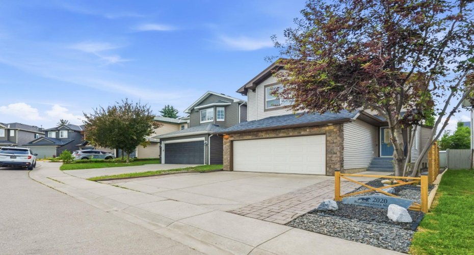 2020 Bridlemeadows Manor, Calgary, Alberta T2Y 4R9, 4 Bedroom Bedrooms, 0 ,3 BathroomBathrooms,Residential,For Sale,Bridlemeadows,0,A2327137
