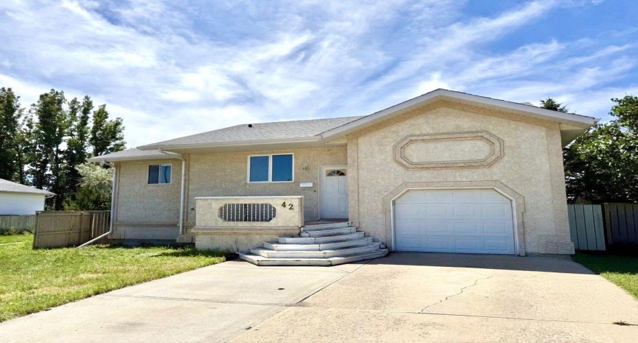 42 Mt Backus Crescent, Lethbridge, Alberta T1K 6P6, 5 Bedroom Bedrooms, 0 ,3 BathroomBathrooms,Residential,For Sale,Mt Backus,0,A2327147