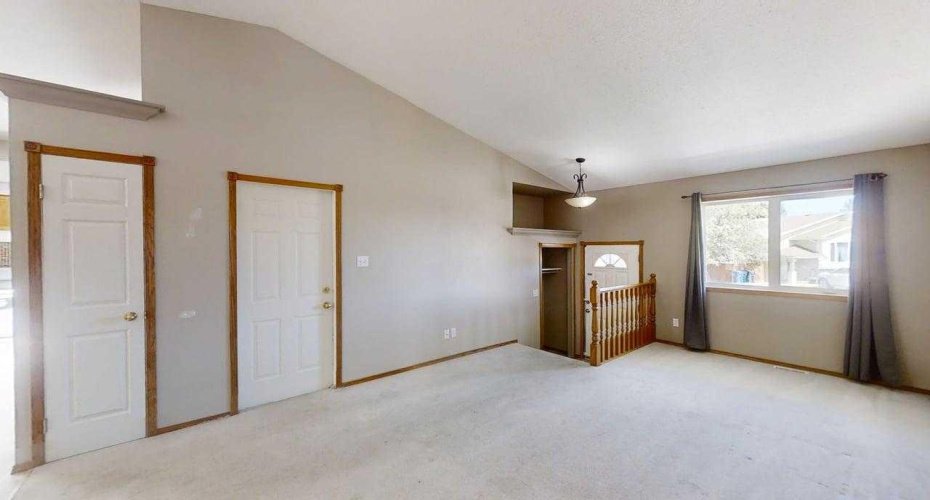 42 Mt Backus Crescent, Lethbridge, Alberta T1K 6P6, 5 Bedroom Bedrooms, 0 ,3 BathroomBathrooms,Residential,For Sale,Mt Backus,0,A2327147