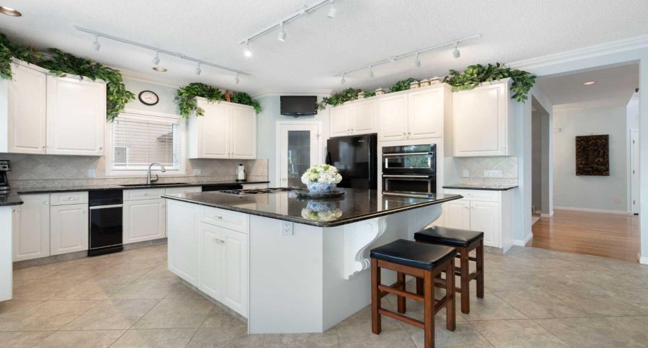 1649 Evergreen Hill, Calgary, Alberta T2Y 3B6, 3 Bedroom Bedrooms, 0 ,4 BathroomBathrooms,Residential,For Sale,Evergreen,0,A2327153