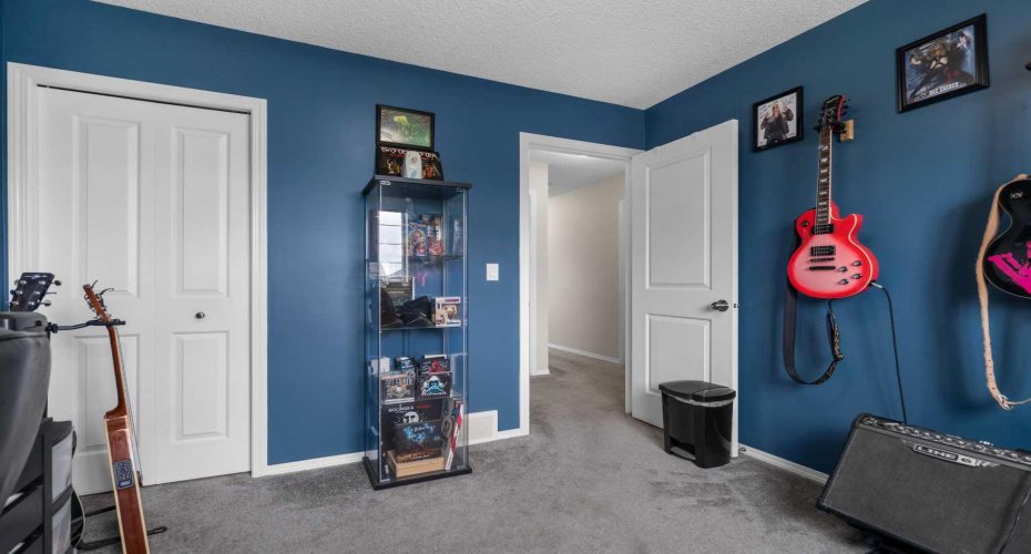 80 Legacy Crescent, Calgary, Alberta T2X 0W8, 4 Bedroom Bedrooms, 0 ,4 BathroomBathrooms,Residential,For Sale,Legacy,0,A2327155