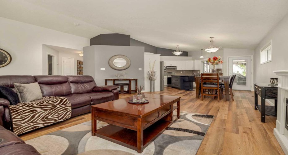 7 Kodiak Boulevard, Lethbridge, Alberta T1H 6S7, 4 Bedroom Bedrooms, 0 ,3 BathroomBathrooms,Residential,For Sale,Kodiak,0,A2327160