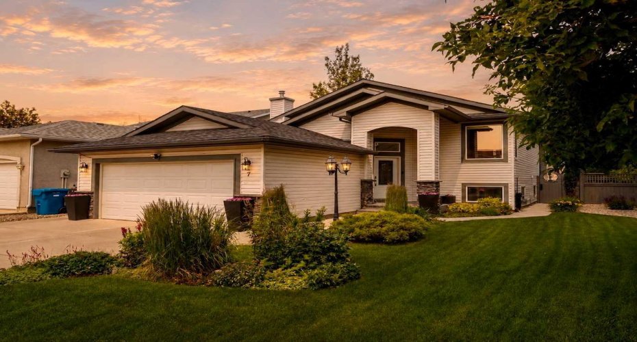 7 Kodiak Boulevard, Lethbridge, Alberta T1H 6S7, 4 Bedroom Bedrooms, 0 ,3 BathroomBathrooms,Residential,For Sale,Kodiak,0,A2327160