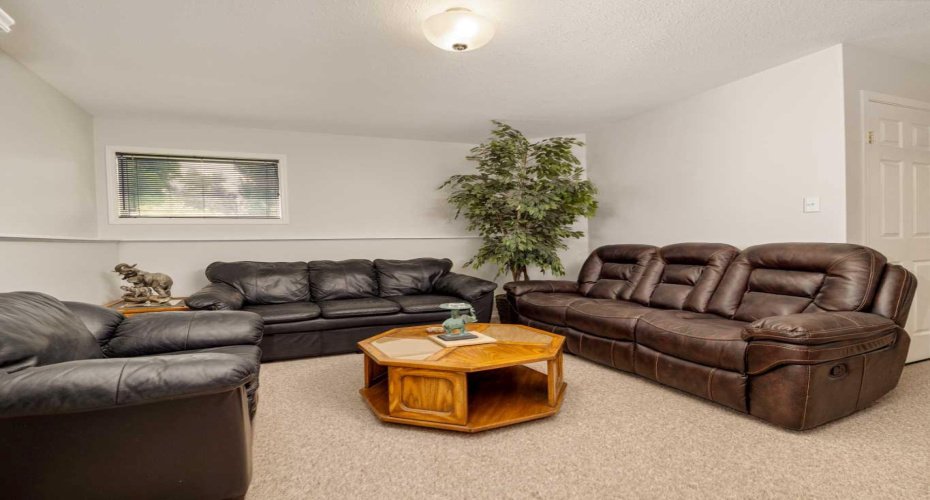 7 Kodiak Boulevard, Lethbridge, Alberta T1H 6S7, 4 Bedroom Bedrooms, 0 ,3 BathroomBathrooms,Residential,For Sale,Kodiak,0,A2327160