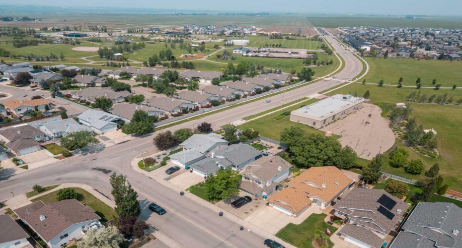 7 Kodiak Boulevard, Lethbridge, Alberta T1H 6S7, 4 Bedroom Bedrooms, 0 ,3 BathroomBathrooms,Residential,For Sale,Kodiak,0,A2327160