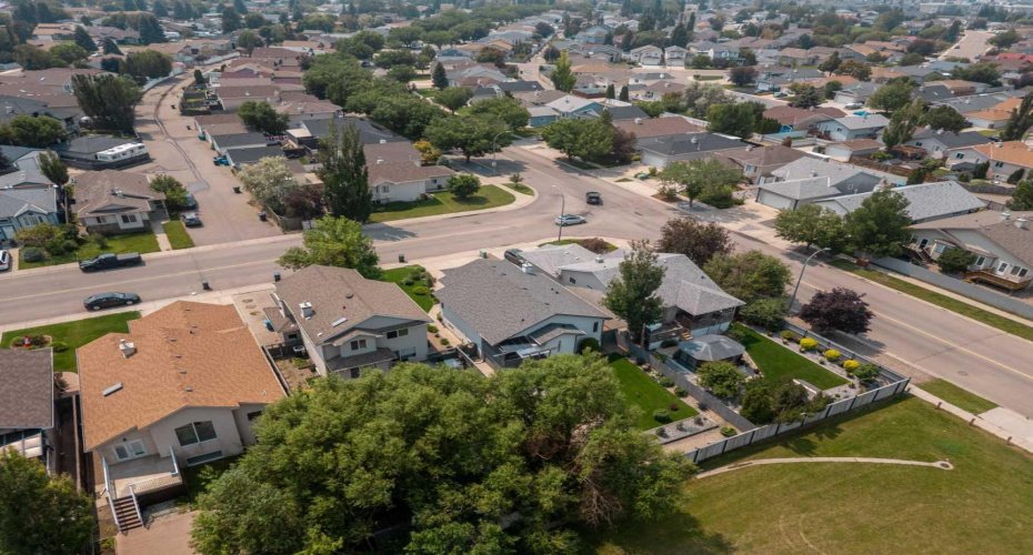 7 Kodiak Boulevard, Lethbridge, Alberta T1H 6S7, 4 Bedroom Bedrooms, 0 ,3 BathroomBathrooms,Residential,For Sale,Kodiak,0,A2327160