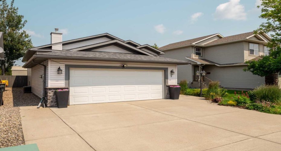 7 Kodiak Boulevard, Lethbridge, Alberta T1H 6S7, 4 Bedroom Bedrooms, 0 ,3 BathroomBathrooms,Residential,For Sale,Kodiak,0,A2327160