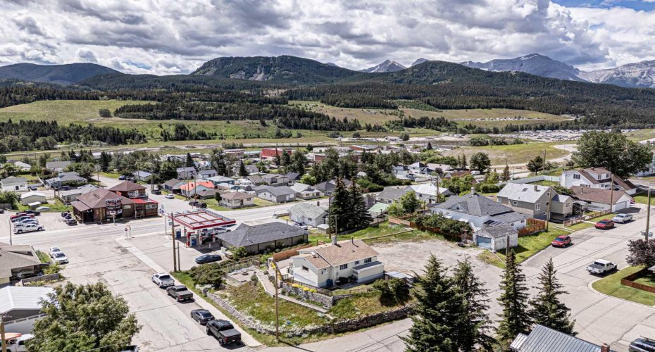 7826 22 Avenue, Coleman, Alberta T0K0M0, 3 Bedroom Bedrooms, 0 ,2 BathroomBathrooms,Residential,For Sale,22,0,A2327164