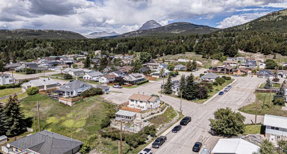 7826 22 Avenue, Coleman, Alberta T0K0M0, 3 Bedroom Bedrooms, 0 ,2 BathroomBathrooms,Residential,For Sale,22,0,A2327164